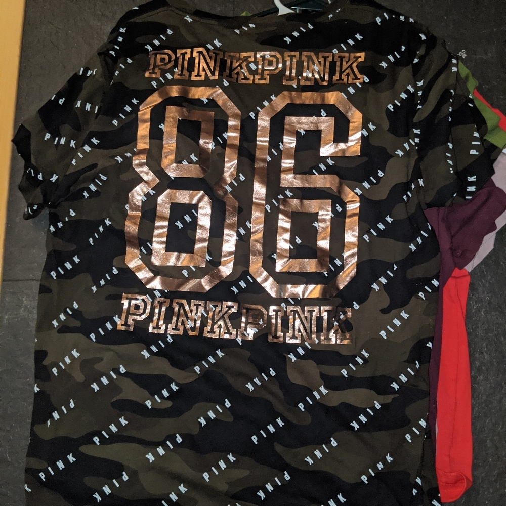 Vs pink camo t-shirt